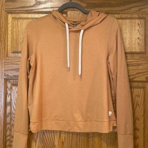 NWOT Vuori Halo Essential Hoodie